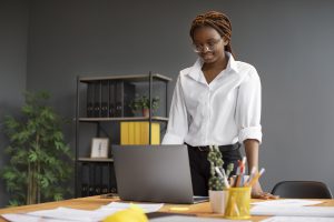 lady working in a content marketing agency